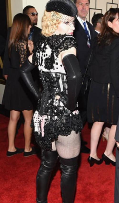 Звезды, прогадавшие с откровенными нарядами