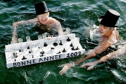 Моржи отметили Новый год заплывами