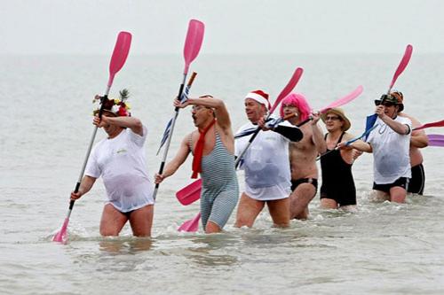 Моржи отметили Новый год заплывами