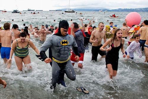 Моржи отметили Новый год заплывами