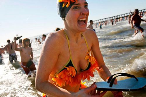 Моржи отметили Новый год заплывами