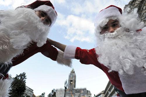 Санта-Клаусы забегали по Европе