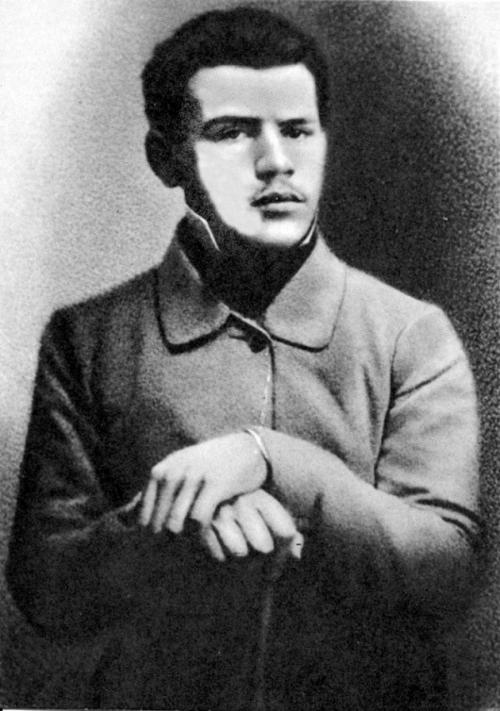 Знаменитости, которые росли сиротами