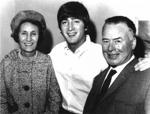 Знаменитости, которые росли сиротами