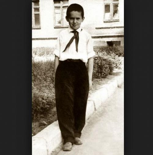 Знаменитости, которые росли сиротами