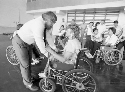 Знаменитости, которые росли сиротами