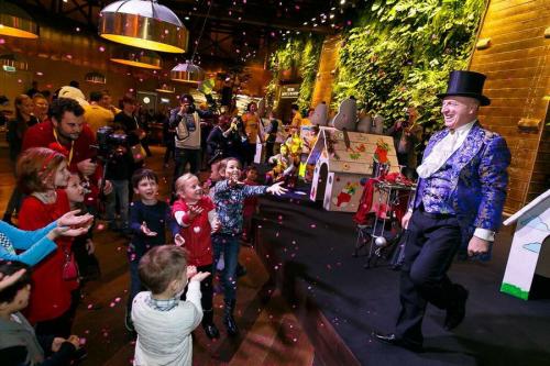 Снупи превратил звезд в детей