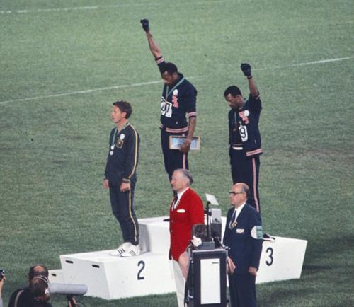 Ухо Холифилда и "рука Бога" Марадоны: самые скандальные выходки спортсменов