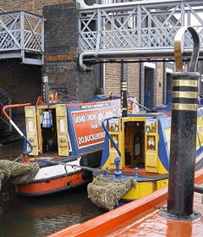 Лодка, которая плавает по небу