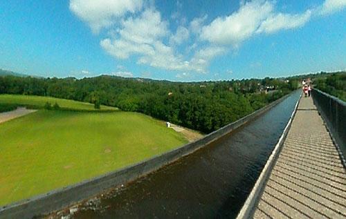 Лодка, которая плавает по небу