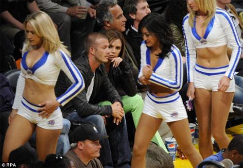 Папарации запечатлели, как Виктория Бекхем закатила мужу сцену ревности