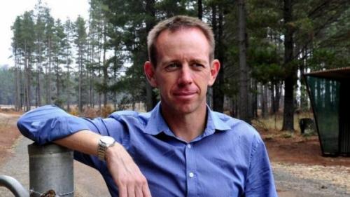 Опасные и скандальные курьезы политиков: кренделек-убийца и драки с кенгуру