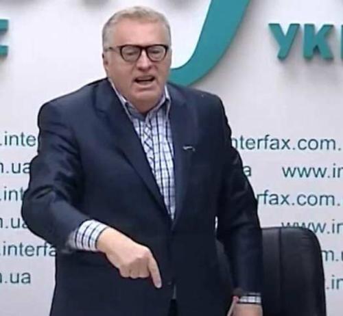 Опасные и скандальные курьезы политиков: кренделек-убийца и драки с кенгуру