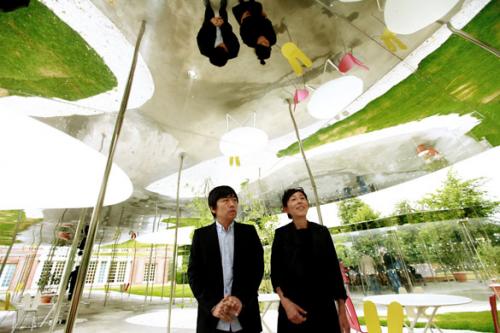 Лондон накрыло зеркальным облаком