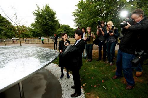 Лондон накрыло зеркальным облаком