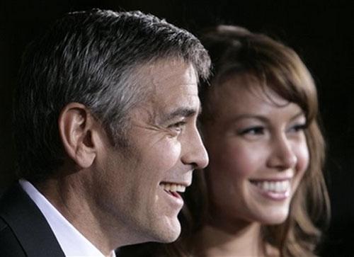 У подружки Джорджа Клуни обнаружилось грязное прошлое