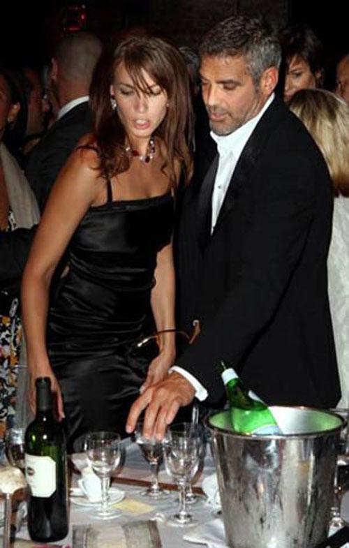 У подружки Джорджа Клуни обнаружилось грязное прошлое