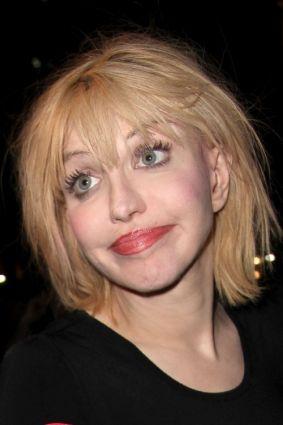 Уго Чавес приударил за Кортни Лав