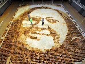 Британская художница состряпала портрет свекрови из кусков хлеба