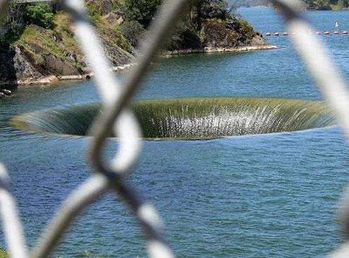 Рукотворные дыры земли