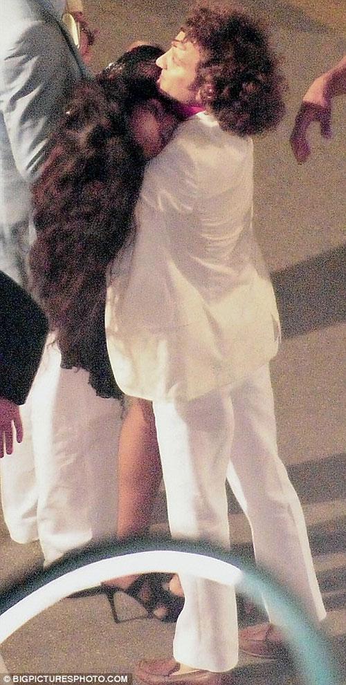 Наоми Кэмпбелл не держится на ногах