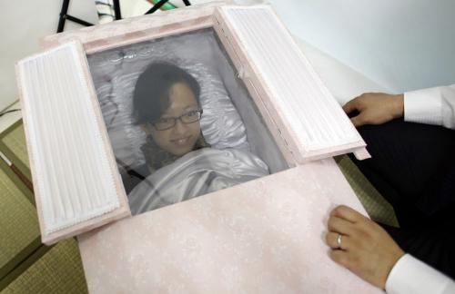 Новая мода в Японии: организация похорон при жизни