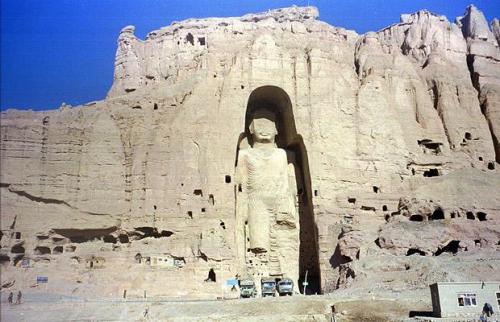 Самые известные гигантские статуи, высеченные в скалах
