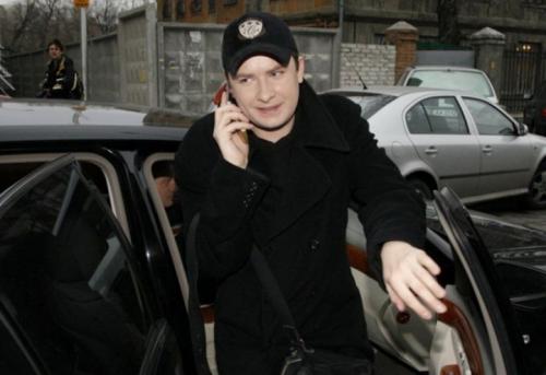 Богатые звезды, которые игнорируют и скрывают бедных родственников