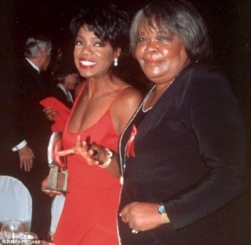 Богатые звезды, которые игнорируют и скрывают бедных родственников