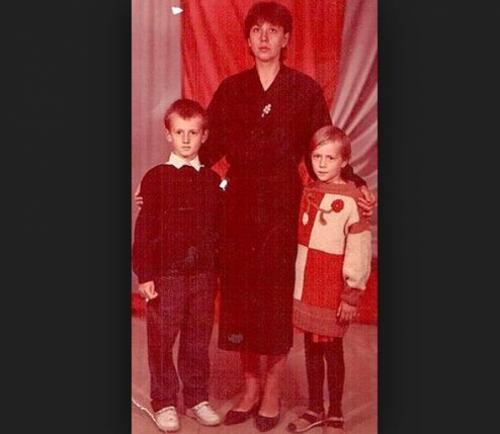 Богатые звезды, которые игнорируют и скрывают бедных родственников