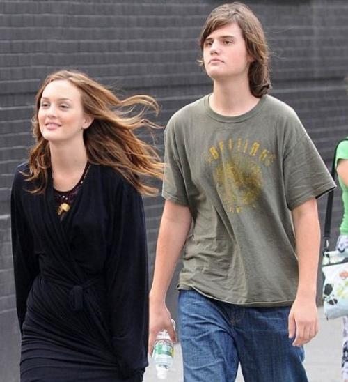 Богатые звезды, которые игнорируют и скрывают бедных родственников