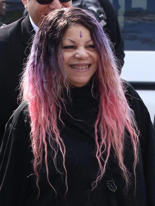 Богатые звезды, которые игнорируют и скрывают бедных родственников