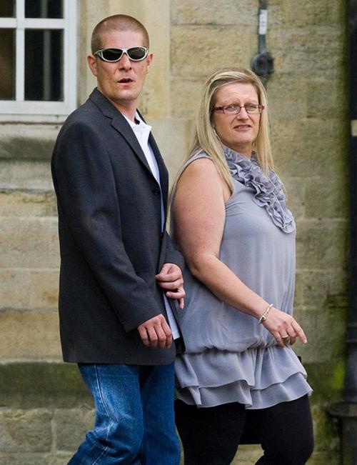 Богатые звезды, которые игнорируют и скрывают бедных родственников