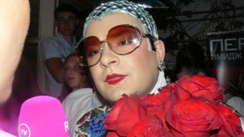 Богатые звезды, которые игнорируют и скрывают бедных родственников