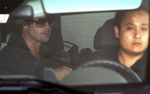 Беременная Джоли устроила стриптиз в акушерской клинике?