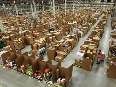 Как выглядят склады Amazon