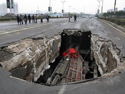 Самые впечатляющие провалы грунта нашей планеты