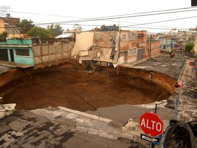 Самые впечатляющие провалы грунта нашей планеты