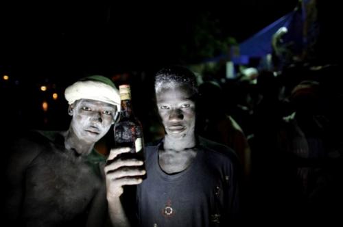 Тысячи поклонников жуткого культа собрались на Гаити