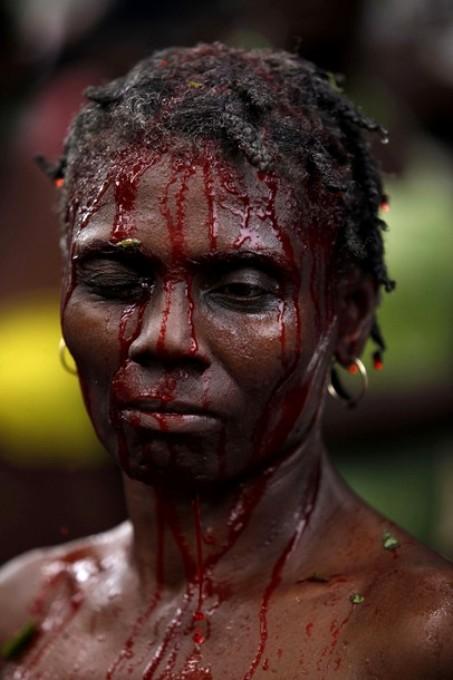 Тысячи поклонников жуткого культа собрались на Гаити