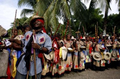 Тысячи поклонников жуткого культа собрались на Гаити