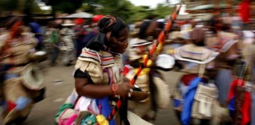 Тысячи поклонников жуткого культа собрались на Гаити