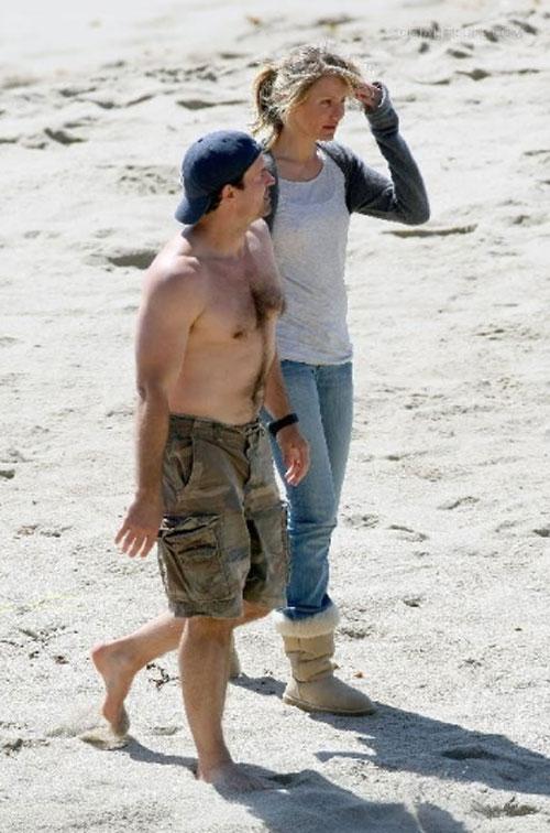 Камерон Диаз предалась любовным играм прямо на пляже