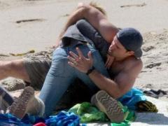 Камерон Диаз предалась любовным играм прямо на пляже