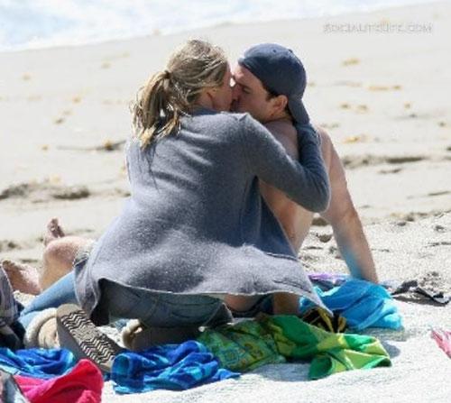 Камерон Диаз предалась любовным играм прямо на пляже