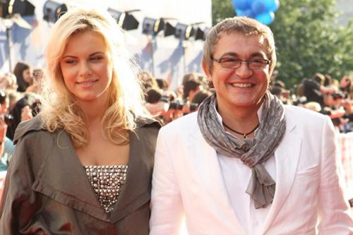 Привычка жениться: самые любвеобильные российские звезды