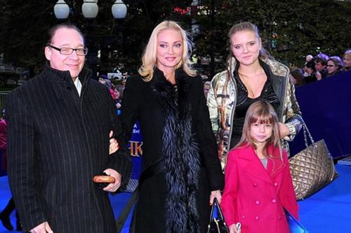 Привычка жениться: самые любвеобильные российские звезды