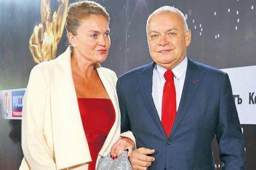 Привычка жениться: самые любвеобильные российские звезды