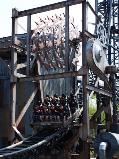 Топ-10 самых интересных аттракционов планеты