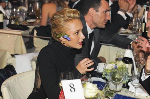 Супербоец и Дюймовочка продолжают  радовать публику